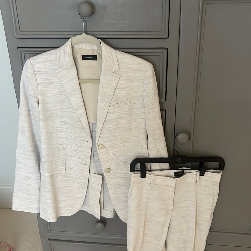 THEORY Suit Size 00 in GREAT CONDITION